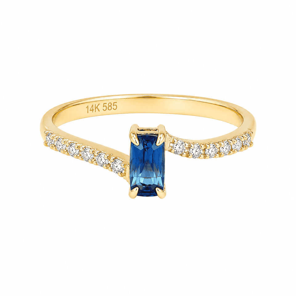 Inel din aur galben 14K cu diamant albastru dreptunghiular și brațe pavé